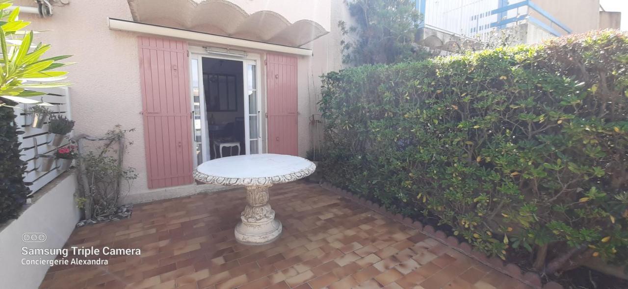 Villa Aux Capellans Sur La Marina Pour 4 Personnes - Vue Marina - Parking - Plage A 5 Min A Pied Saint-Cyprien Kültér fotó